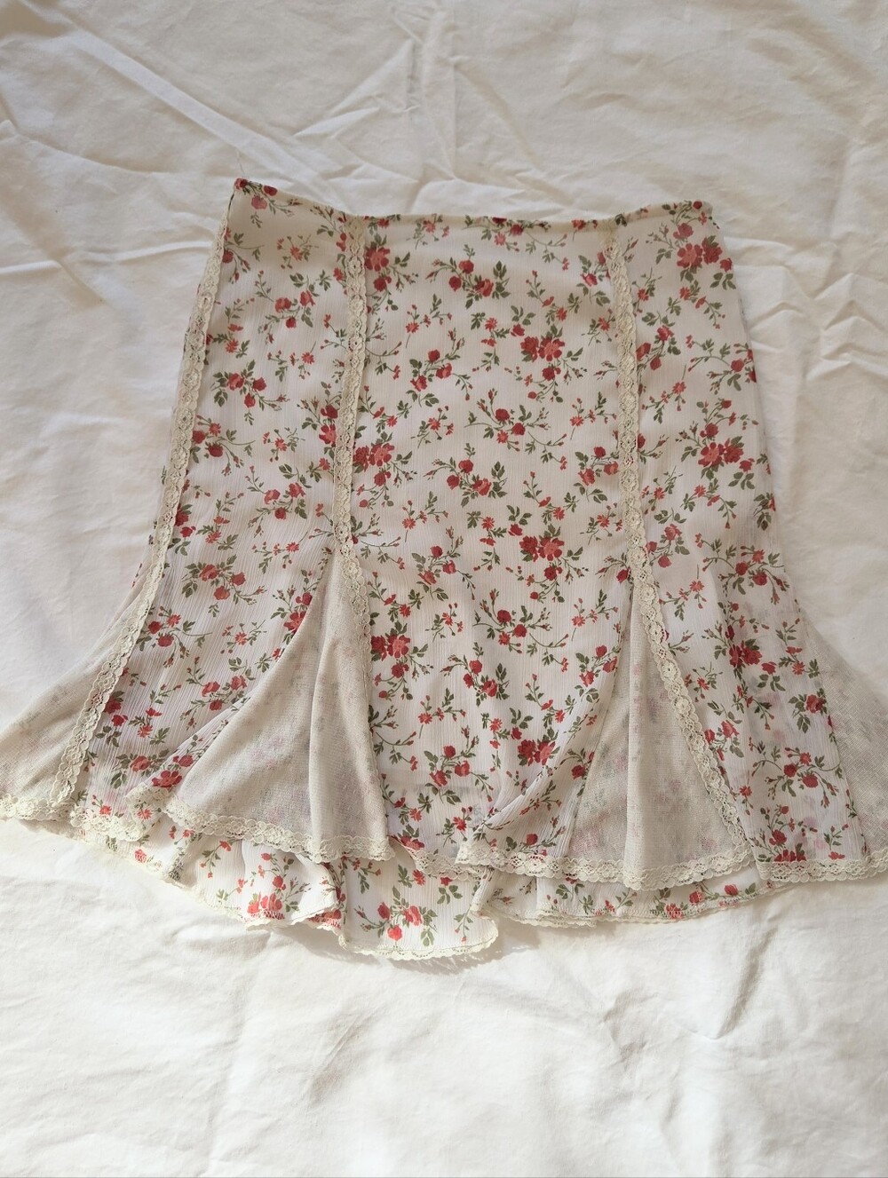 2000's Suzy Shier | Red & Ivory Floral Midi Skirt | Sz M